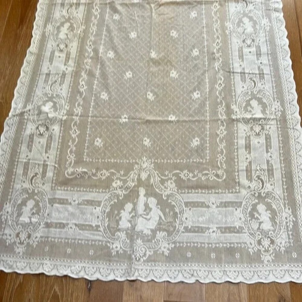Vintage Victorian Design White Lace Set of 7